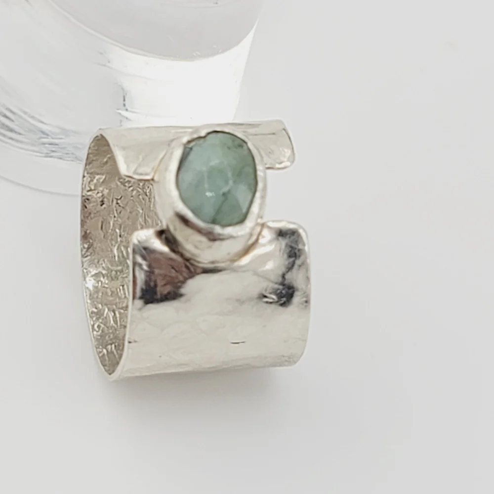 EMERALD GEMSTONE IN STERLING SILVER METAL SIZE 6 - Picture 4 of 7